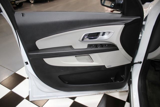 2017 Chevrolet Equinox FWD 4dr Premier - 22987405 - 35