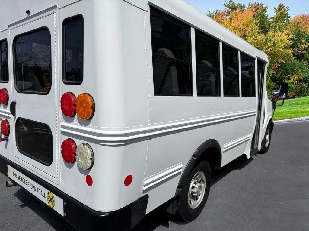 2017 Chevrolet Express 3500 Multifunction Shuttle Bus 18k Miles For Students Schools Teams Charters & Churches - 22808266 - 10
