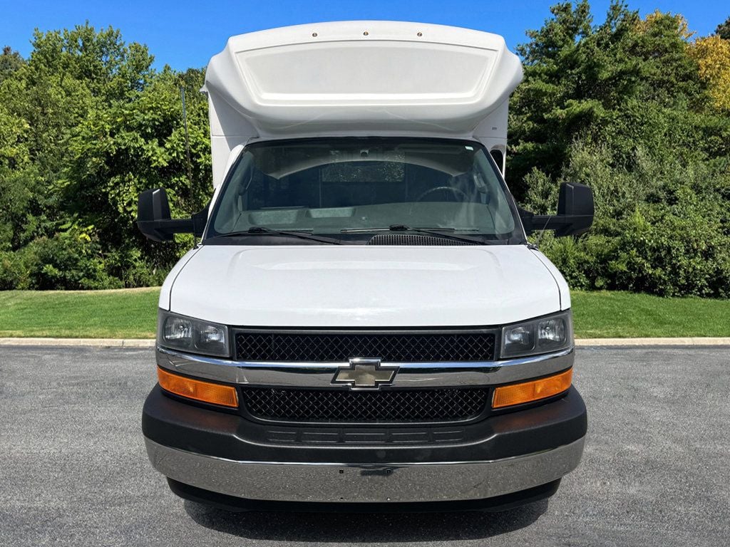 2017 Chevrolet Express 4500 Arboc Handicap-Accessible Shuttle Bus For Adults Church Seniors & Handicapped Transportation - 23002161 - 1
