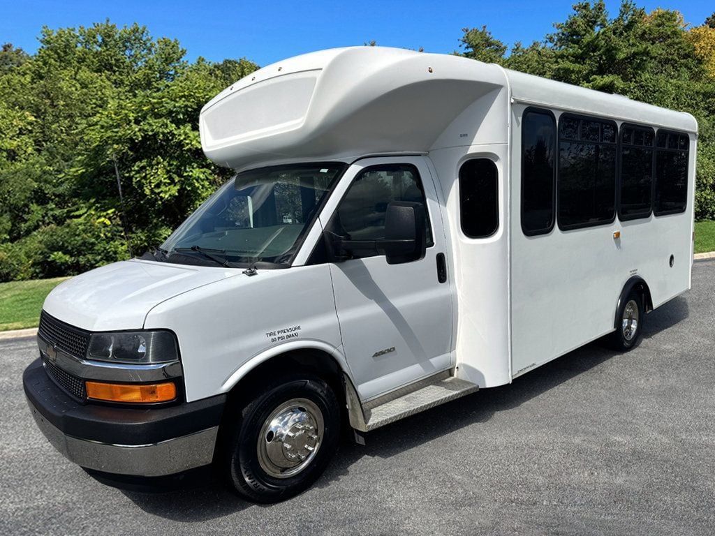2017 Chevrolet Express 4500 Arboc Handicap-Accessible Shuttle Bus For Adults Church Seniors & Handicapped Transportation - 23002161 - 2