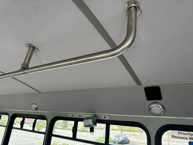 2017 Chevrolet Express 4500 Arboc Handicap-Accessible Shuttle Bus For Adults Church Seniors & Handicapped Transportation - 23002161 - 36