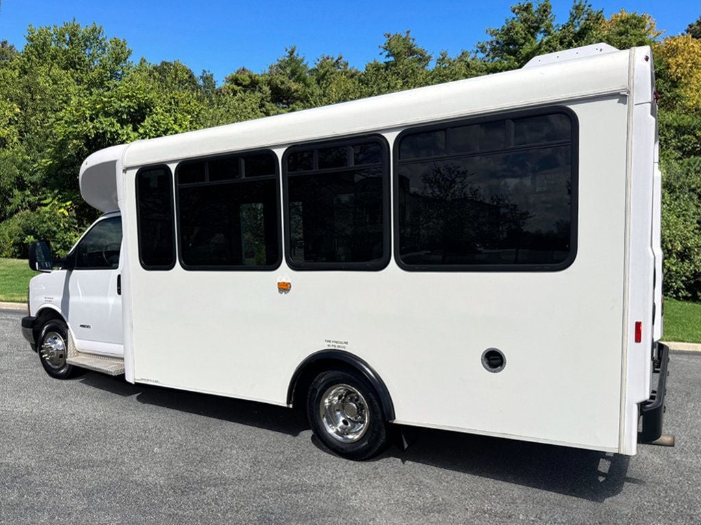 2017 Chevrolet Express 4500 Arboc Handicap-Accessible Shuttle Bus For Adults Church Seniors & Handicapped Transportation - 23002161 - 4
