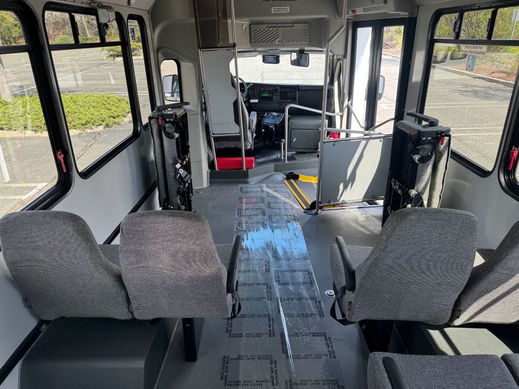 2017 Chevrolet Express 4500 Arboc Handicap-Accessible Shuttle Bus For Adults Church Seniors & Handicapped Transportation - 23002161 - 6
