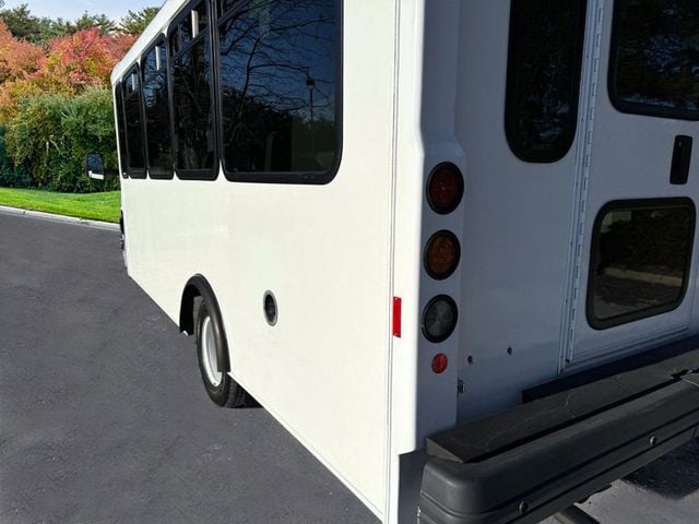 2017 Chevrolet Express 4500 Arboc Non-CDL Wheelchair Shuttle Bus For Seniors Paratransit Adult Daycare Handicapped - 22773889 - 10