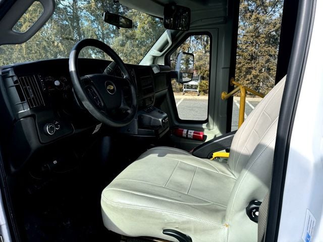 2017 Chevrolet Express 4500 Arboc Non-CDL Wheelchair Shuttle Bus For Seniors Paratransit Adult Daycare Handicapped - 22773889 - 18