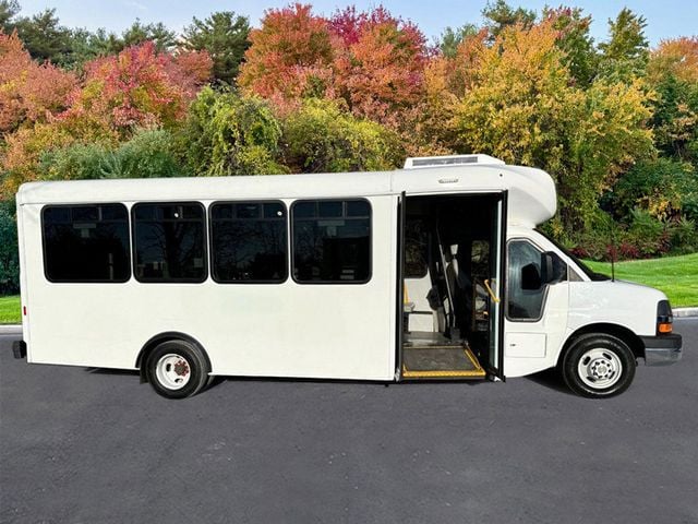 2017 Chevrolet Express 4500 Arboc Non-CDL Wheelchair Shuttle Bus For Seniors Paratransit Adult Daycare Handicapped - 22773889 - 2