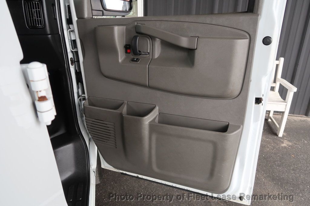 2017 Chevrolet Express Cargo Van Express 3500 Cargo Van 135" - 22984024 - 23