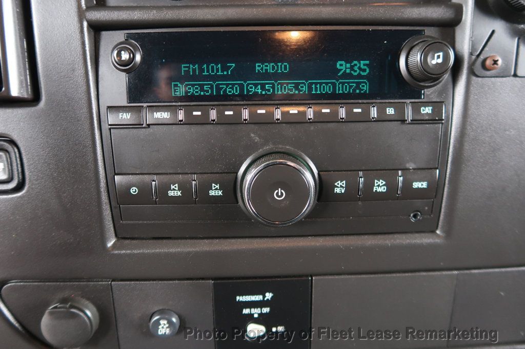 2017 Chevrolet Express Cargo Van Express 3500 Cargo Van 135" - 22984024 - 27