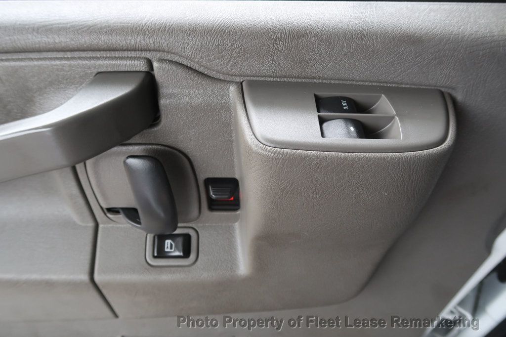 2017 Chevrolet Express Cargo Van Express 3500 Cargo Van 135" - 22984024 - 31