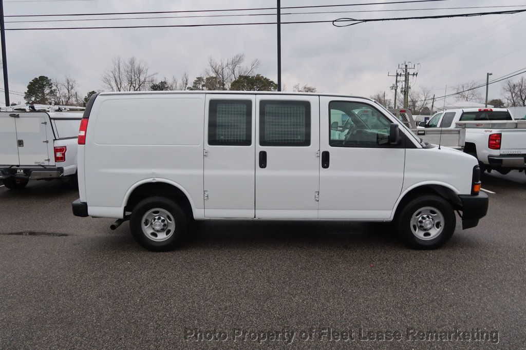 2017 Chevrolet Express Cargo Van Express 3500 Cargo Van 135" - 22984024 - 5