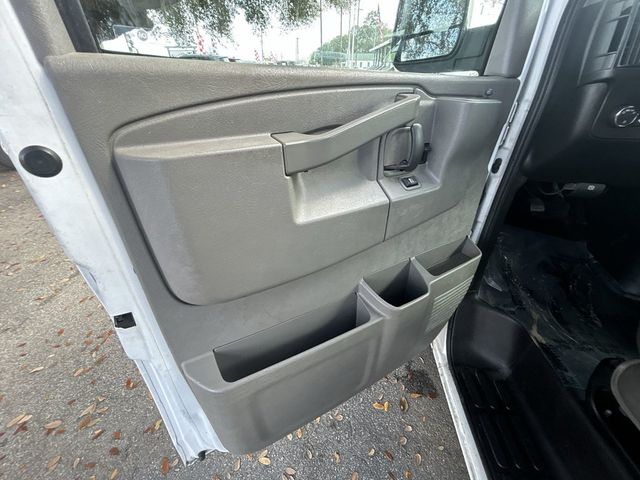 2017 Chevrolet Express Cargo Van RWD 2500 135" - 22988230 - 11