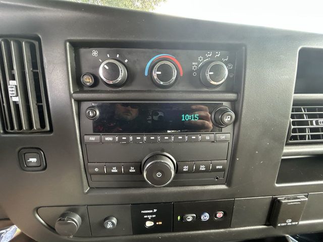 2017 Chevrolet Express Cargo Van RWD 2500 135" - 22988230 - 17