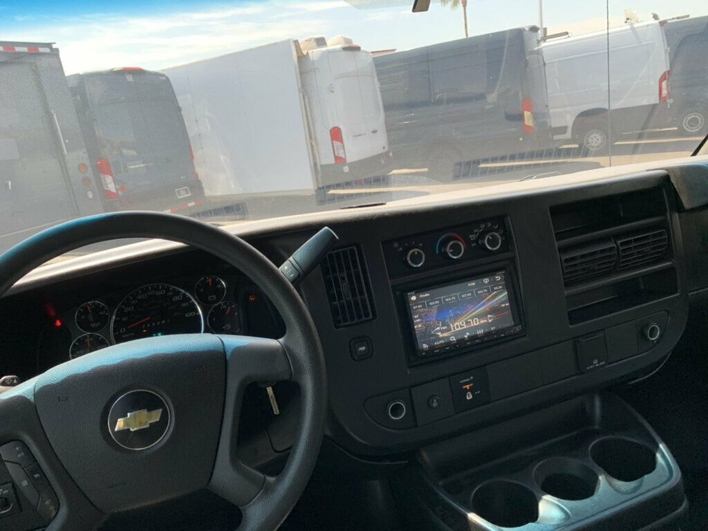 2017 Chevrolet Express Cargo Van RWD 2500 135" - 23072715 - 32