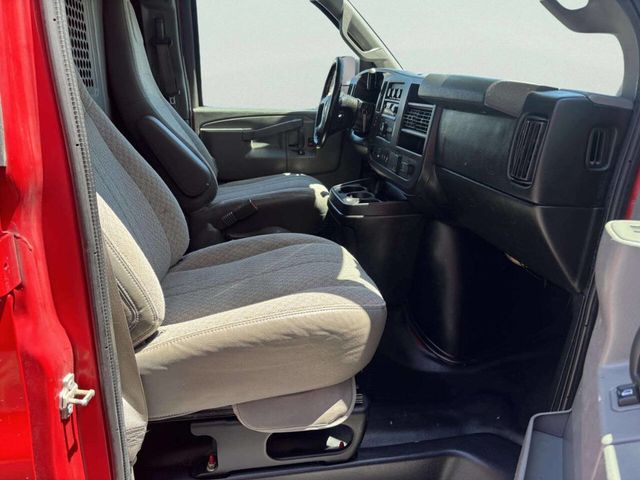 2017 Chevrolet Express Cargo Van RWD 3500 135" - 23035564 - 17
