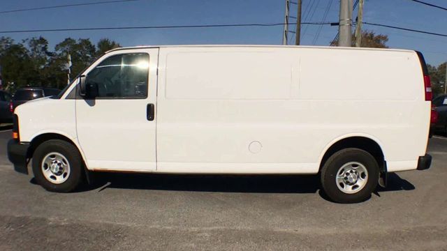 2017 Chevrolet Express Cargo Van RWD 3500 155" - 22139434 - 4