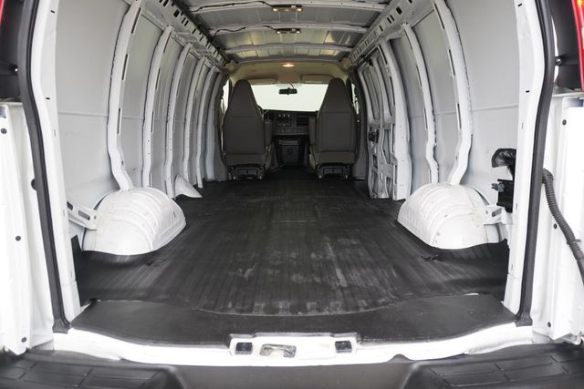 2017 Chevrolet Express Cargo Van RWD 3500 155" - 22987698 - 17