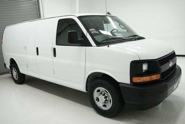2017 Chevrolet Express Cargo Van RWD 3500 155" - 22987698 - 1