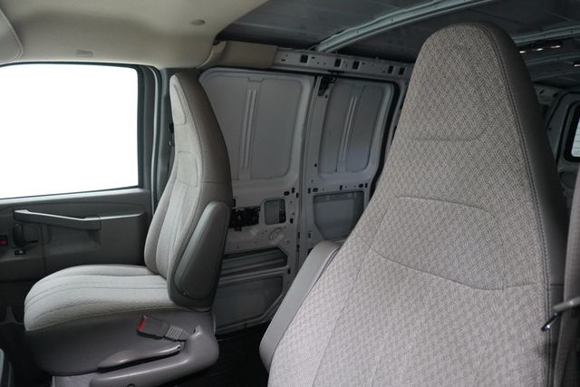 2017 Chevrolet Express Cargo Van RWD 3500 155" - 22987698 - 7