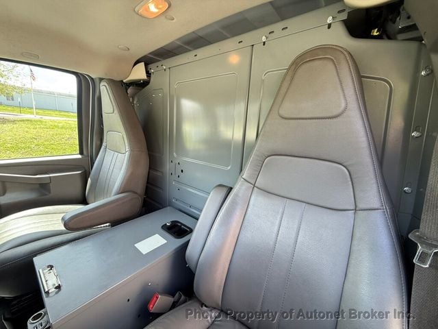 2017 Chevrolet Express Cargo Van RWD 3500 155" - 23020229 - 18