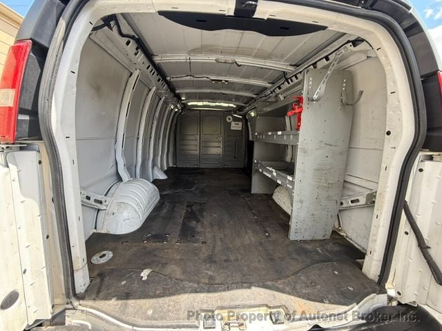 2017 Chevrolet Express Cargo Van RWD 3500 155" - 23020229 - 25
