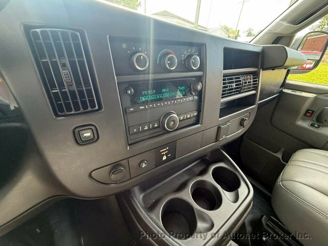 2017 Chevrolet Express Cargo Van RWD 3500 155" - 23069961 - 16