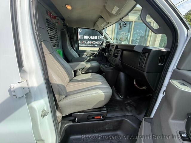 2017 Chevrolet Express Cargo Van RWD 3500 155" - 23069961 - 17