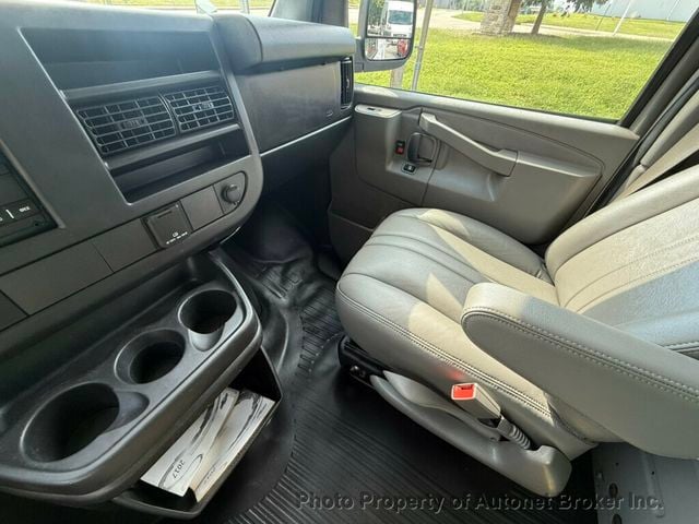2017 Chevrolet Express Cargo Van RWD 3500 155" - 23069961 - 21
