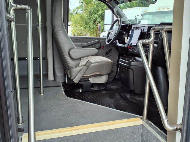 2017 Chevrolet Express Commercial Cutaway 3500 Van 139" - 23023192 - 9
