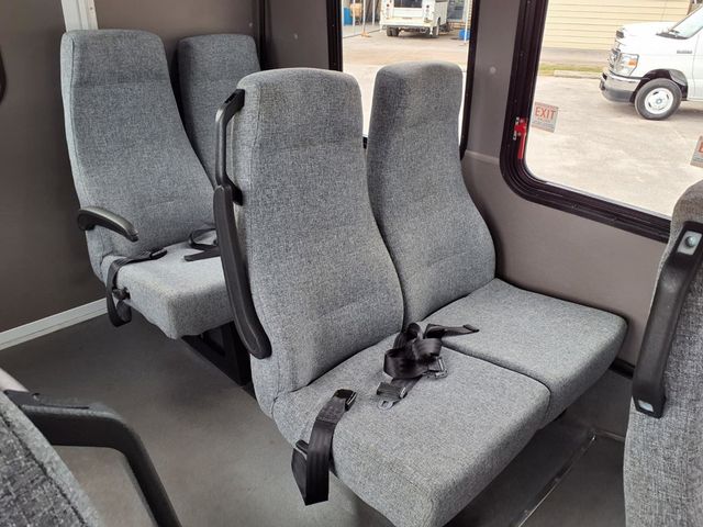 2017 Chevrolet Express Commercial Cutaway 3500 Van 139" - 23023192 - 13