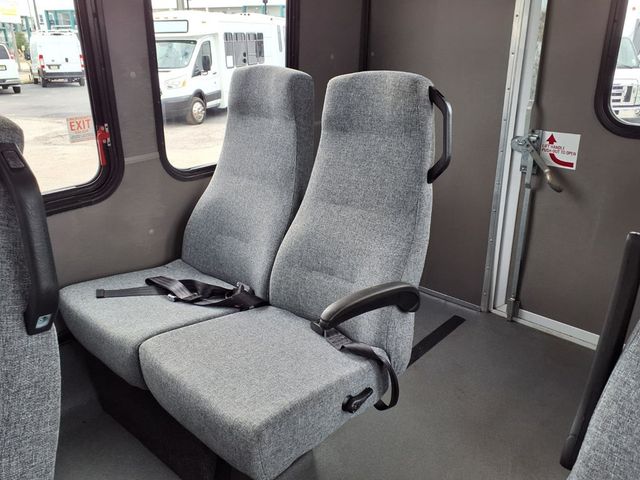 2017 Chevrolet Express Commercial Cutaway 3500 Van 139" - 23023192 - 14