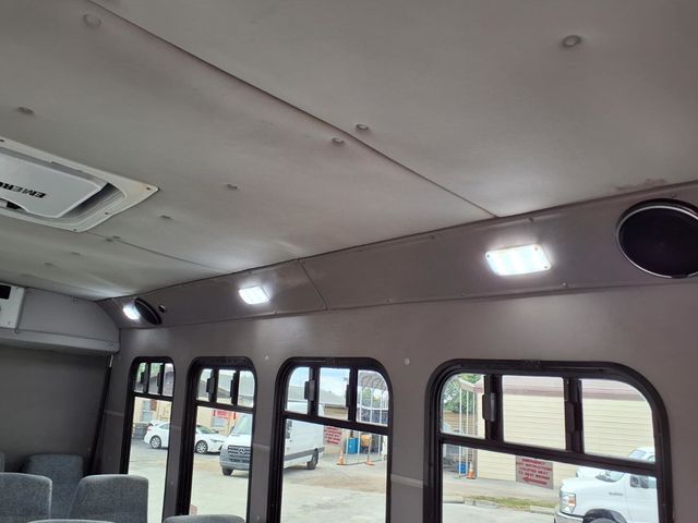 2017 Chevrolet Express Commercial Cutaway 3500 Van 139" - 23023192 - 17