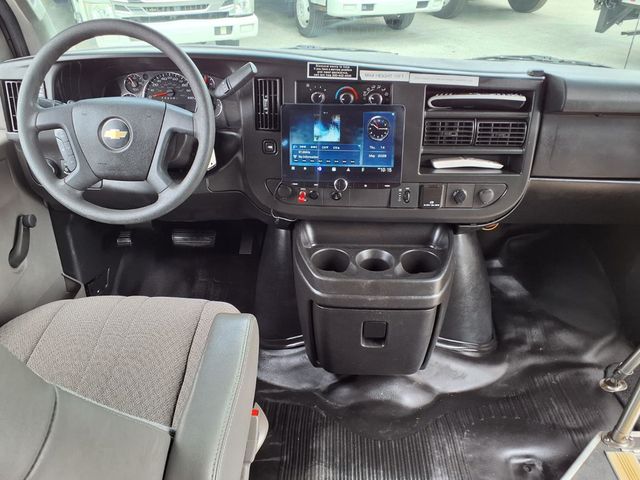 2017 Chevrolet Express Commercial Cutaway 3500 Van 139" - 23023192 - 19