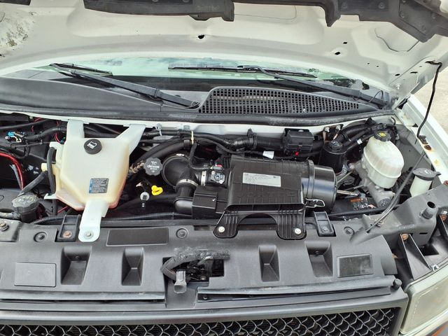 2017 Chevrolet Express Commercial Cutaway 3500 Van 139" - 23023192 - 29