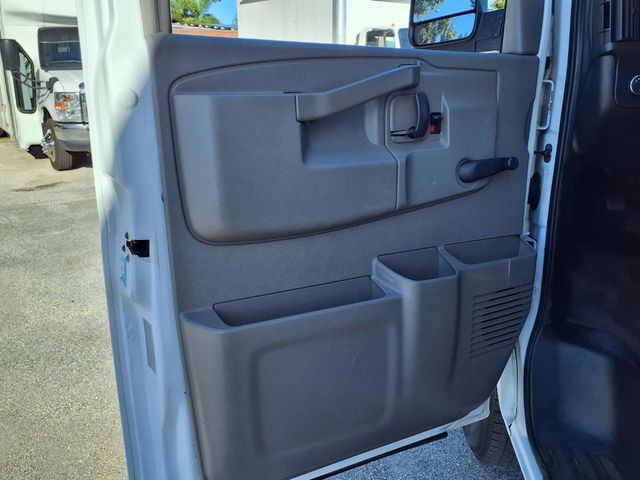 2017 Chevrolet Express Commercial Cutaway 3500 Van 139" - 23095814 - 11