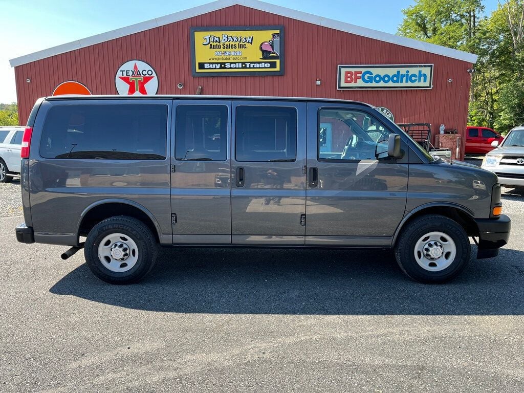 2017 Chevrolet Express Passenger 12 Passenger Southern Peach - 22572734 - 1