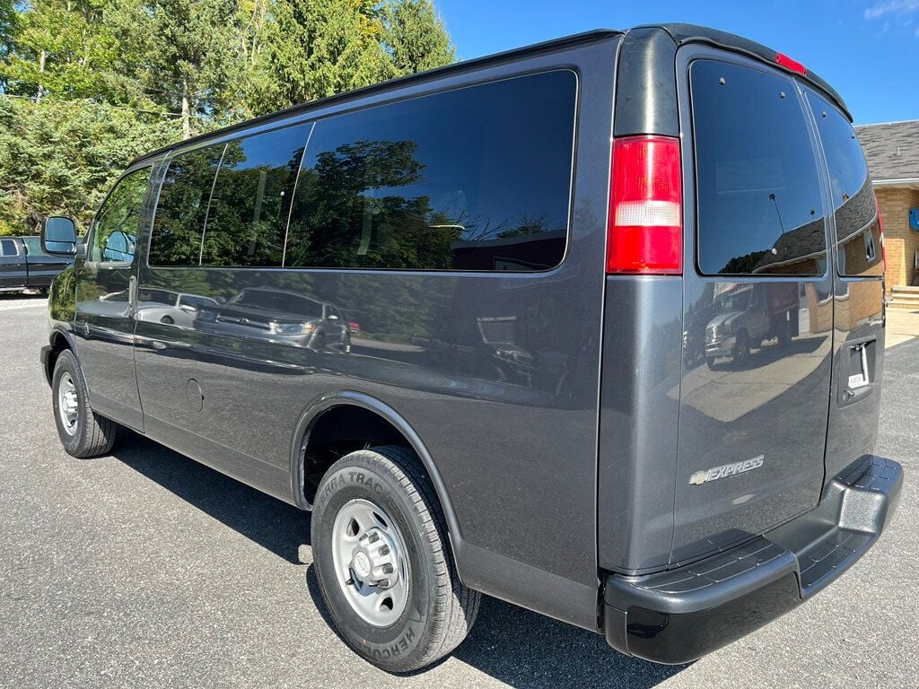 2017 Chevrolet Express Passenger 12 Passenger Southern Peach - 22572734 - 4