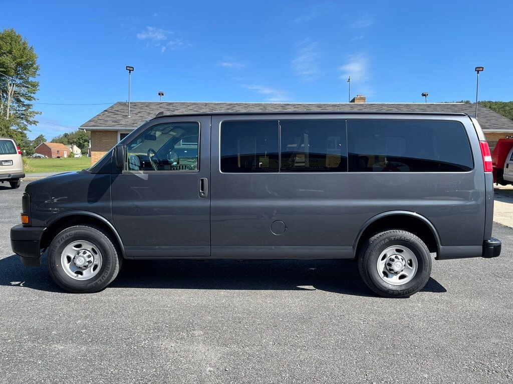 2017 Chevrolet Express Passenger 12 Passenger Southern Peach - 22572734 - 5