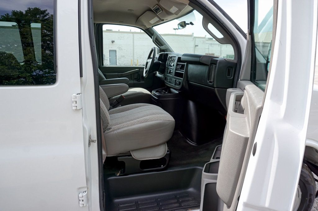 2017 Chevrolet Express Passenger Express 3500 15-Passenger Van 43k - 23083648 - 27