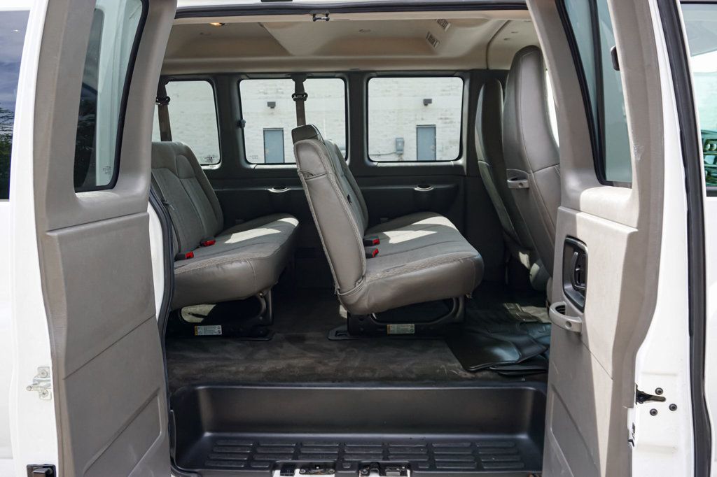 2017 Chevrolet Express Passenger Express 3500 15-Passenger Van 43k - 23083648 - 28