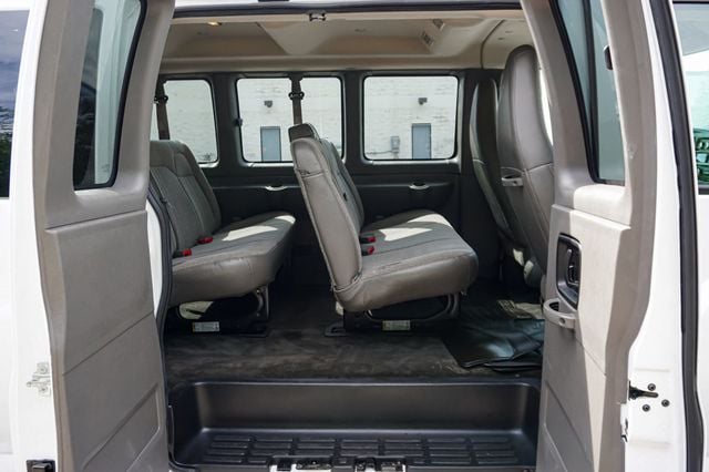2017 Chevrolet Express Passenger Express 3500 15-Passenger Van 43k - 23083648 - 28