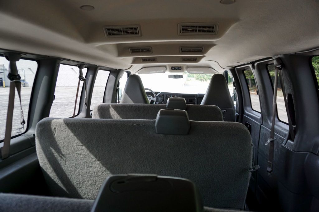 2017 Chevrolet Express Passenger Express 3500 15-Passenger Van 43k - 23083648 - 29