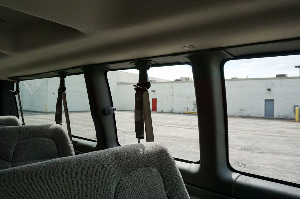 2017 Chevrolet Express Passenger Express 3500 15-Passenger Van 43k - 23083648 - 33