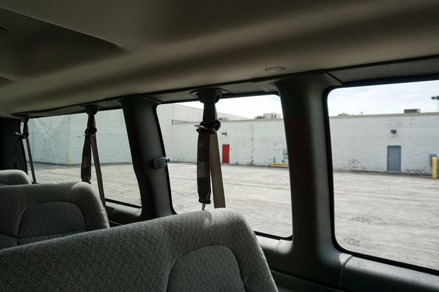 2017 Chevrolet Express Passenger Express 3500 15-Passenger Van 43k - 23083648 - 33