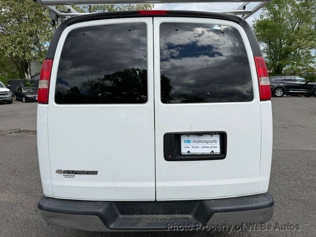 2017 Chevrolet Express Passenger RWD 2500 135" LT - 23029058 - 1