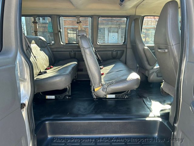 2017 Chevrolet Express Passenger RWD 3500 135" LS w/1LS - 22983292 - 23