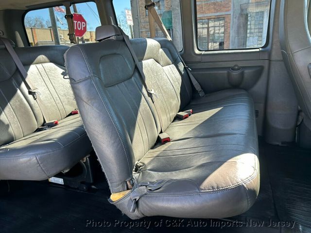 2017 Chevrolet Express Passenger RWD 3500 135" LS w/1LS - 22983292 - 24
