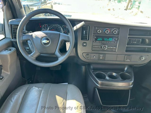 2017 Chevrolet Express Passenger RWD 3500 135" LS w/1LS - 22983292 - 28