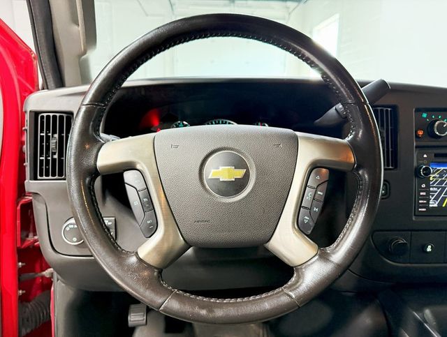 2017 Chevrolet Express Passenger RWD 3500 135" LT w/1LT - 22916351 - 10