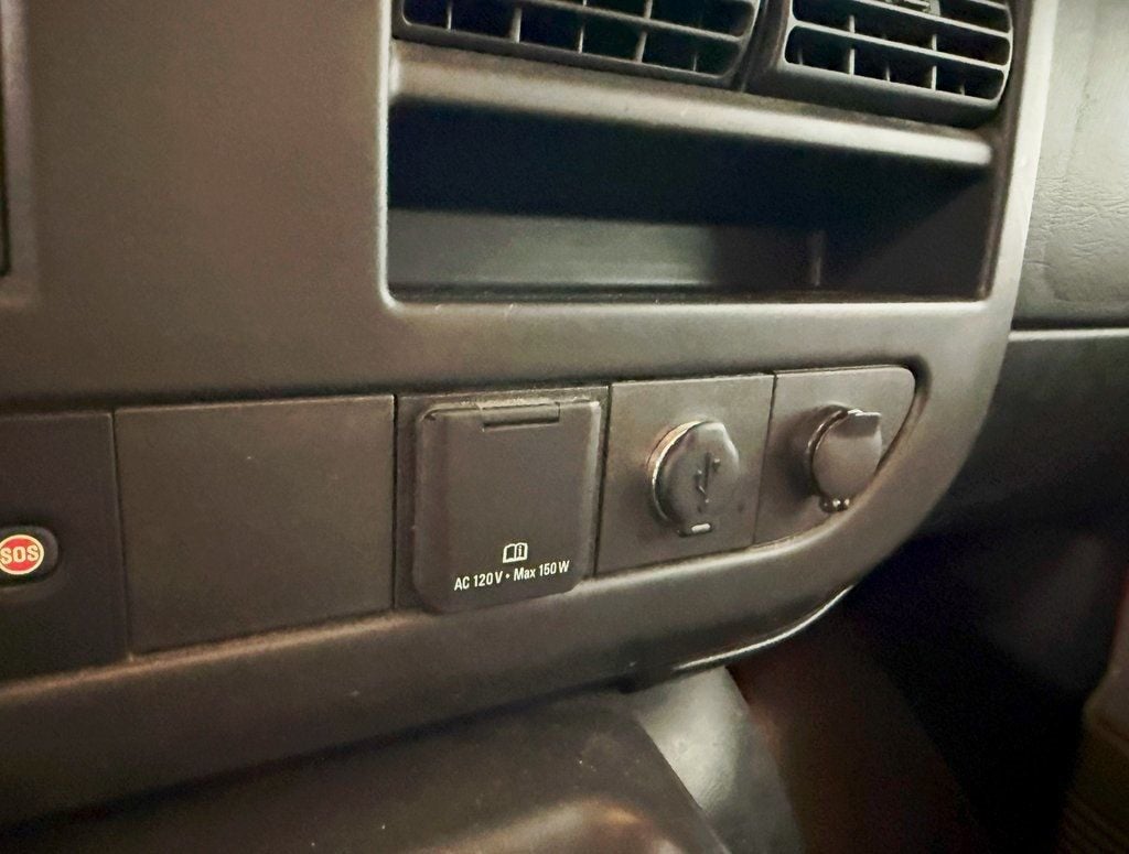 2017 Chevrolet Express Passenger 3500 Van photo 18