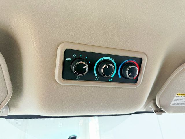 2017 Chevrolet Express Passenger RWD 3500 135" LT w/1LT - 22916351 - 22